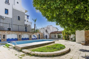 Cozy and Central Apartment with Shared Pool near Beach in Bodrum